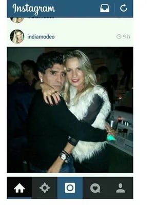 Maradona junto a Eva Amodeo (Foto: Web)