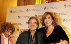 Alicia Zanca junto a Lito Cruz y Georgina Barbarossa en los Premios Podestá (Foto: Facebook). 