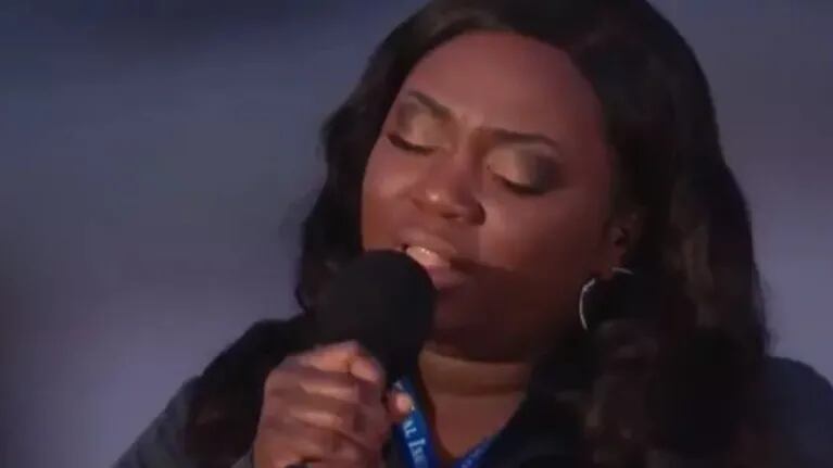 La enfermera que se hizo viral por cantar Amazing Grace vuelve a hacerlo en un tributo a las víctimas del coronavirus