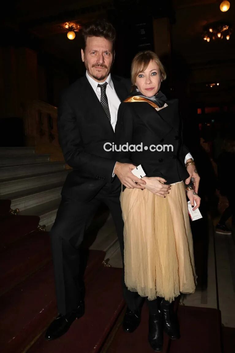 Noche de música y parejas top en la Gala Azul del Teatro Colón: mira las fotos de los famosos