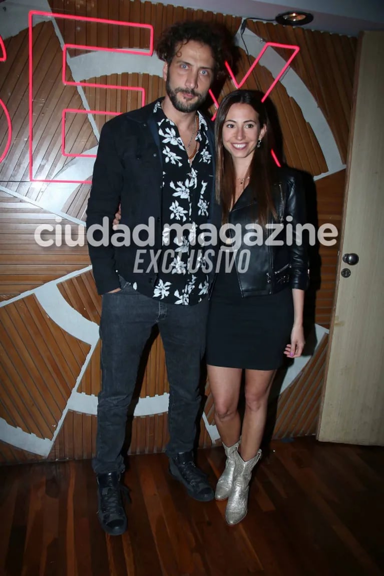 Luciano Cáceres disfrutó una noche a puro romance junto a su nueva novia: las primeras fotos con Belén Riva Roy