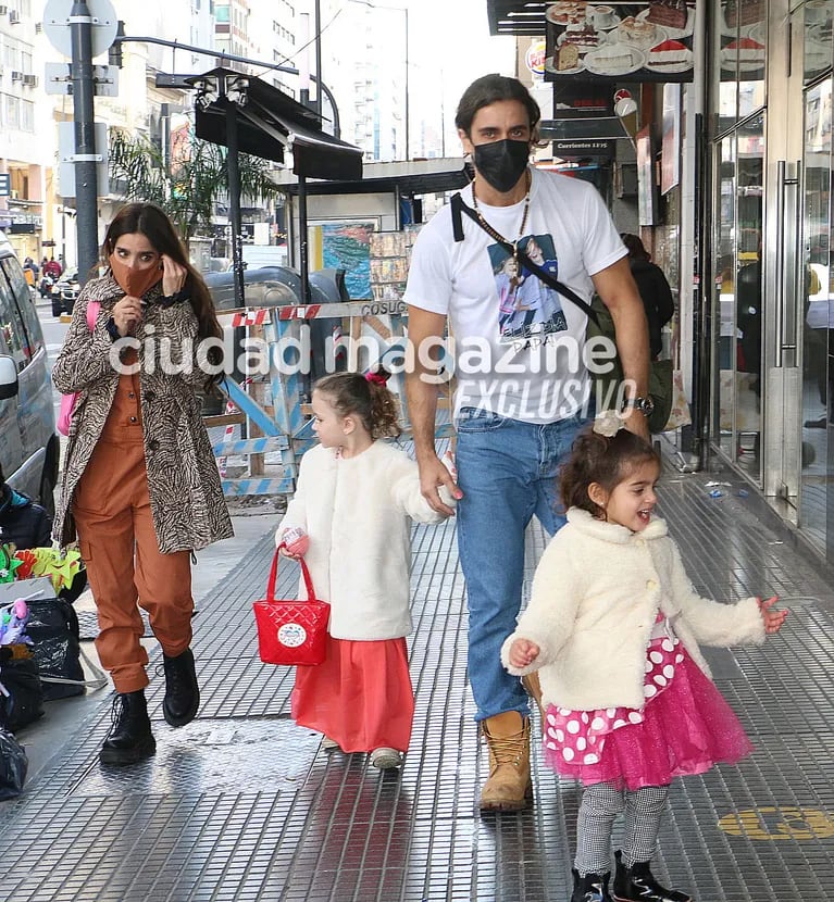 Mariano Martínez y una tarde de teatro con su hija y sus amigos, Gabriela Sari y Rulo. Foto: Movilpress