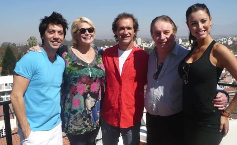 Carmen y Santiago junto al profesor Daniel Meaglia, director del hotel-spa Armonia, Emiliano Rella y Andrea Estevez.