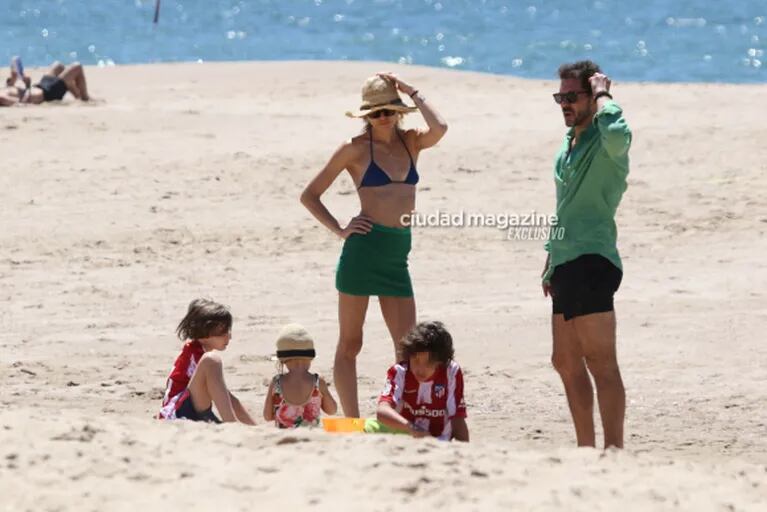 Las fotos de Cholo Simeone con Carla Pereyra y sus hijas en Punta del Este: playa, amor y juegos frente al mar