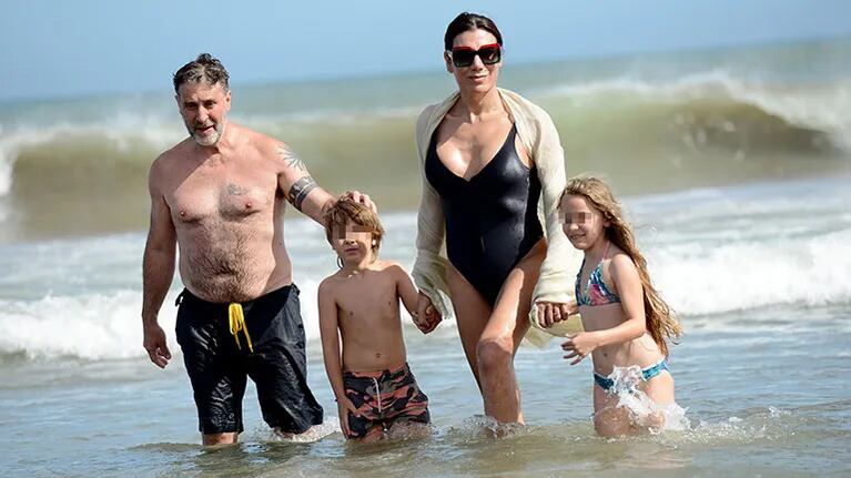 Las fotos de las vacaciones de Flor de la Ve y su familia en Mar del Plata (Foto: revista Paparazzi)