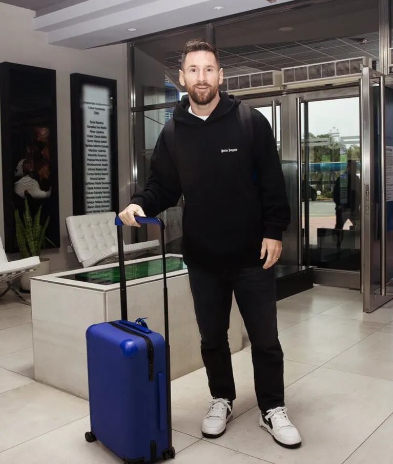 Cuánto cuesta el buzo negro con capucha que Lionel Messi lució en Argentina