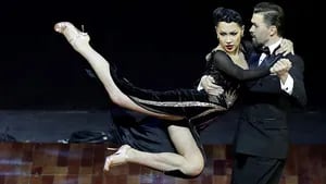 Dmitry Vasin y Sagdiana Khamzina, la pareja rusa campeona del Mundial de Tango en la categoría escenario. (Foto: AP)