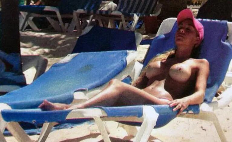 Floppy Tesouro, infartante topless en Miami (Foto: Revista Paparazzi). 