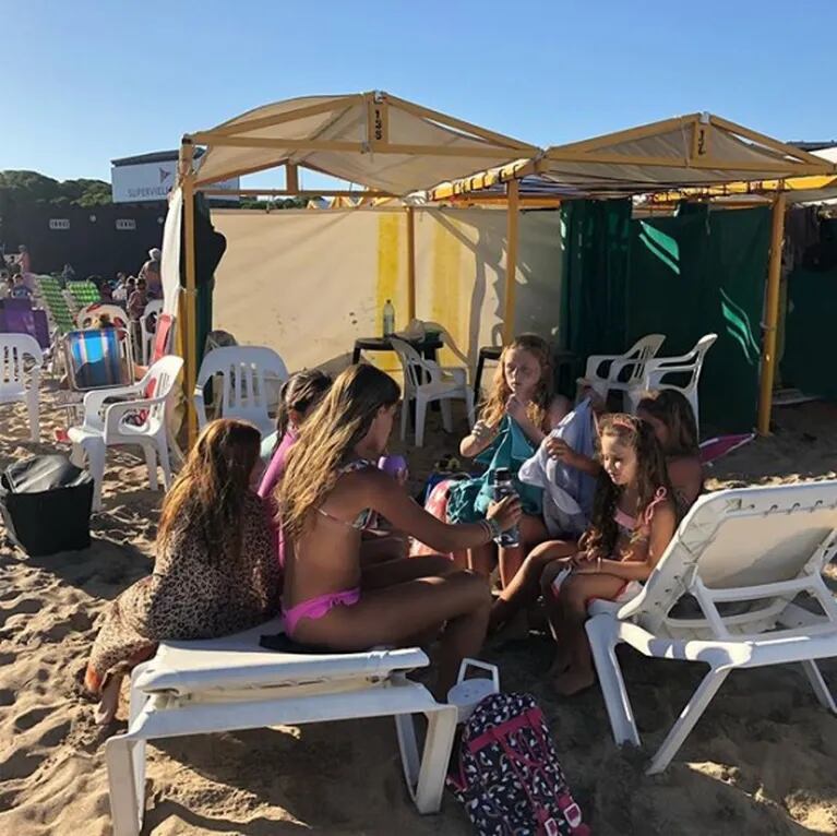 Sabrina Rojas y las fotos de sus vacaciones a puro juego con sus hijos en Mar del Plata: "¡La pasan bomba!"