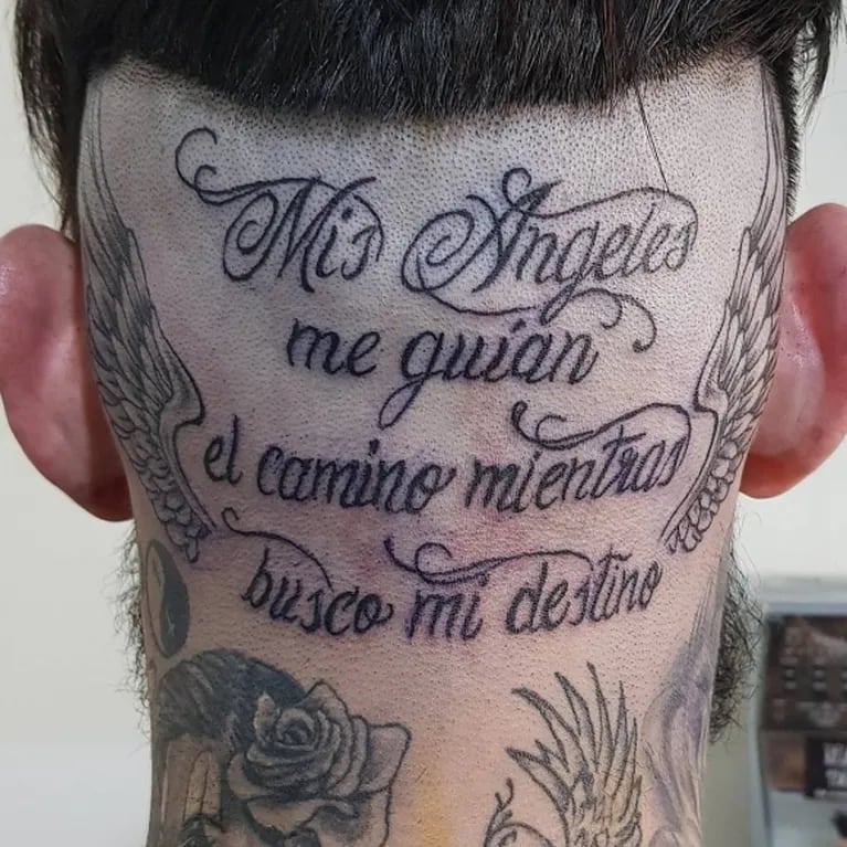 El tremendo tatuaje que Ulises Bueno se hizo en su nuca: "Mis ángeles me guían el camino mientras busco mi destino"