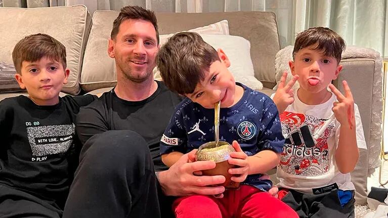 La postal familiar más argentina de Lionel Messi junto a Thiago, Mateo y Ciro: Con ellos