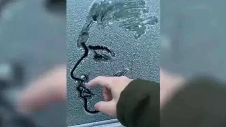 Este artista polaco crea increíbles retratos en las ventanillas de los coches cubiertos de escarcha