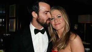 Jennifer Aniston se casó con Justin Therox en una boda sorpresa.
