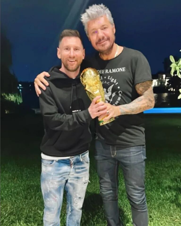 Marcelo Tinelli posó junto a Lionel Messi con la Copa del Mundo: "Te amo siempre"