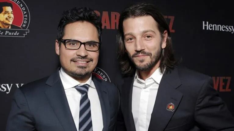 Netflix revela primeras imágenes de Diego Luna y Michael Peña en Narcos: México