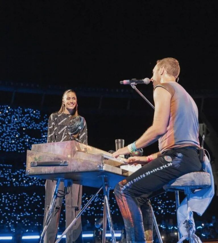 Tini Stoessel mostró el back con Chris Martin de Coldplay en River