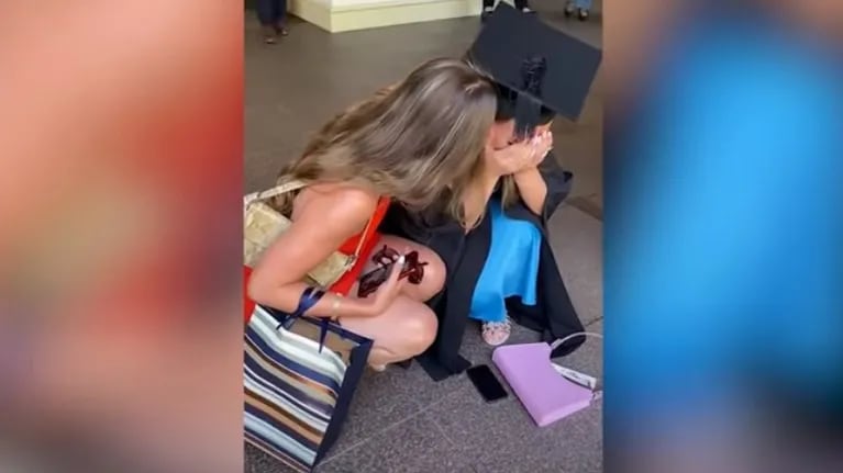 La sorpresa de esta graduada al ver a su hermana