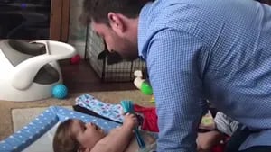 Este bebé de nueve meses sabe decir mamá pero se niega a decir papá
