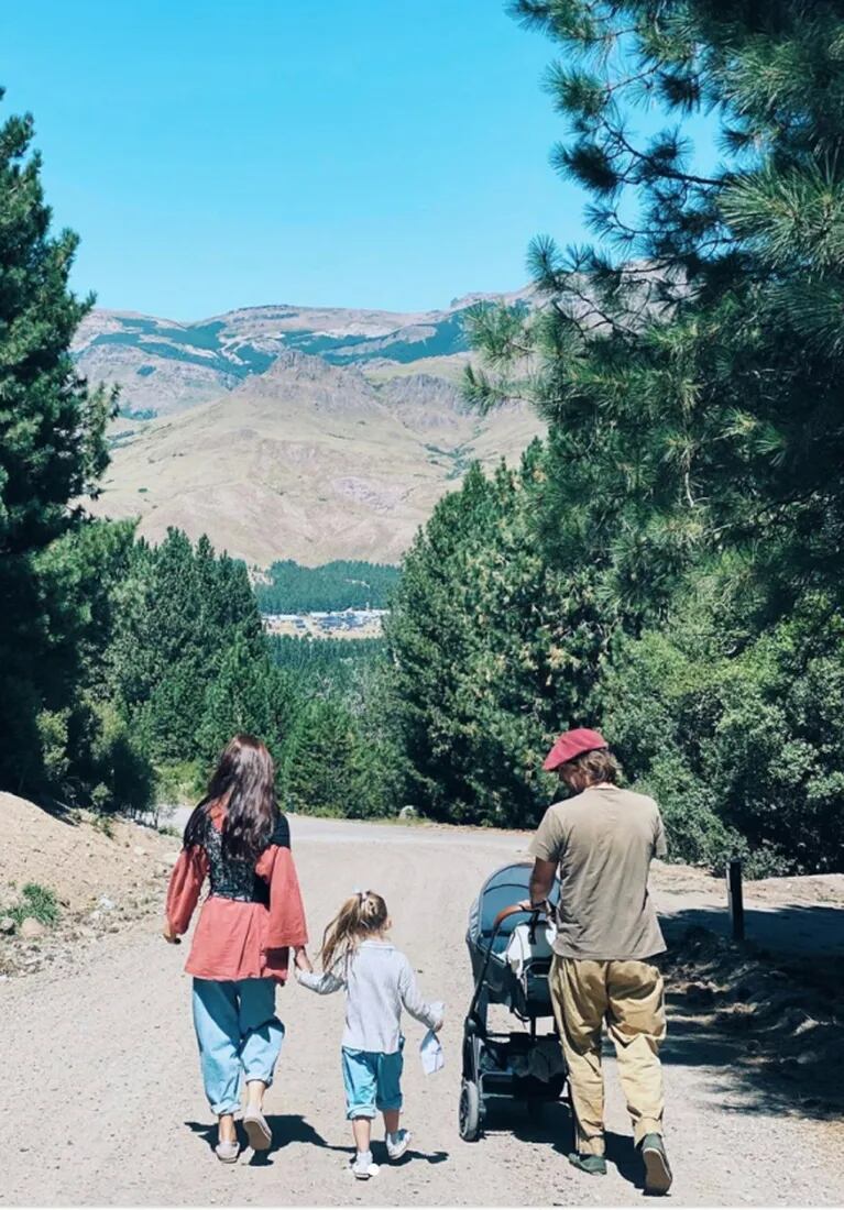 El dulce paseo familiar de Zaira Nara con Viggo Silvestre y Malaika en la Patagonia