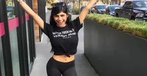 Mia Khalifa, la estrella de Internet que vende camisetas