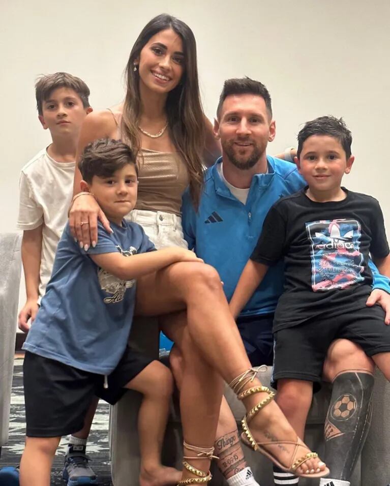 Lionel Messi le hizo upa a Antonela Roccuzzo en un romántico reencuentro en Qatar