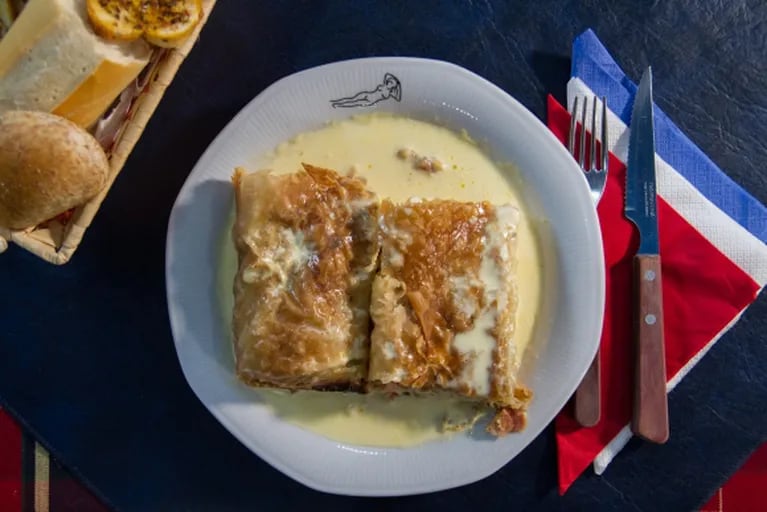 De Barrio 2: el restaurante que enseñó a comer platos croatas a los porteños 