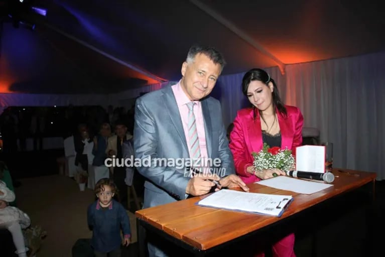 En fotos, el casamiento por civil de Rolando Graña y Giselle Krüger: los looks de los invitados