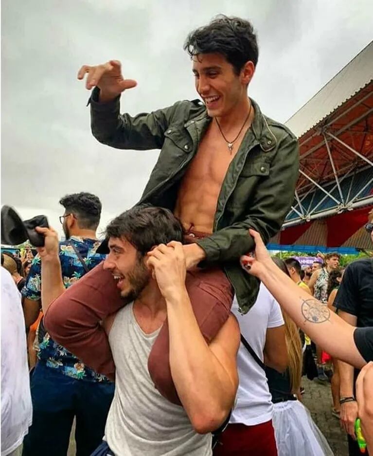 Los hijos de Juan Darthés, de festejo en el carnaval de Brasil mientras su padre sigue con pedido de captura