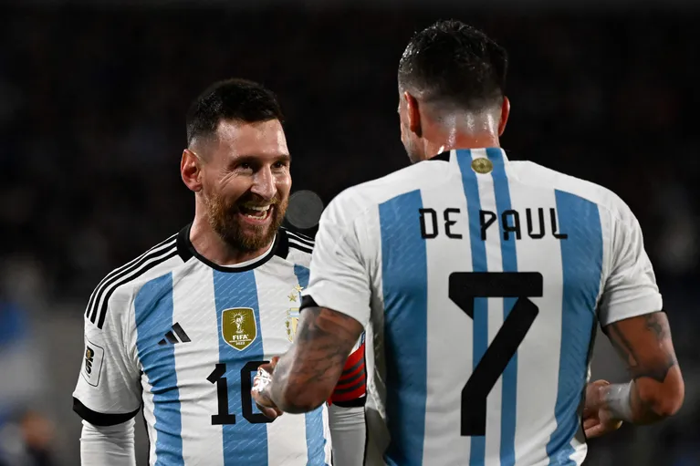 Rodrigo De Paul habló del apoyo que recibió de parte de Lionel Messi durante el Mundial. (Foto: AFP)