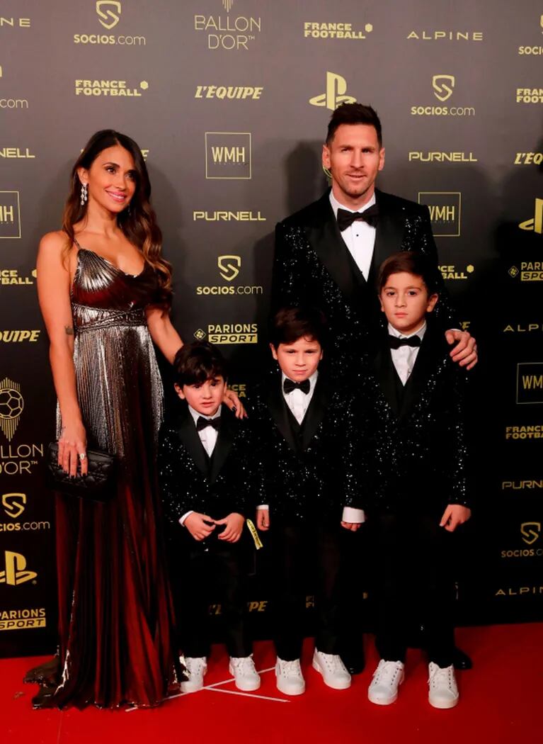 Lionel Messi y Antonela Roccuzzo impactaron con sus looks en la alfombra roja del Balón de Oro 2021