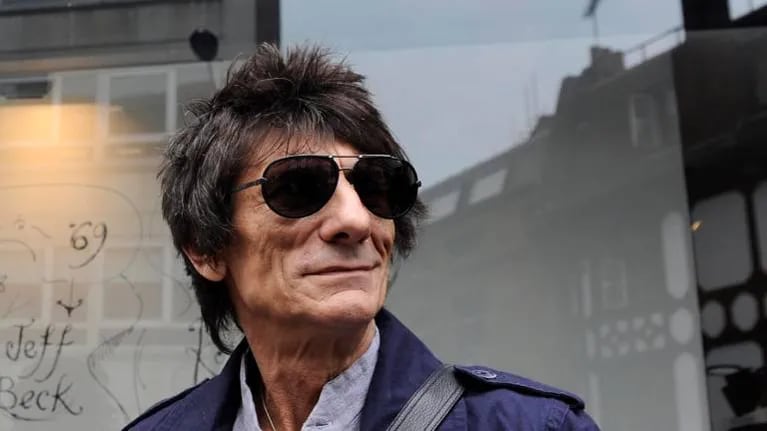 Ronnie Wood, de los Rolling Stones, revela que superó un segundo cáncer en el confinamiento