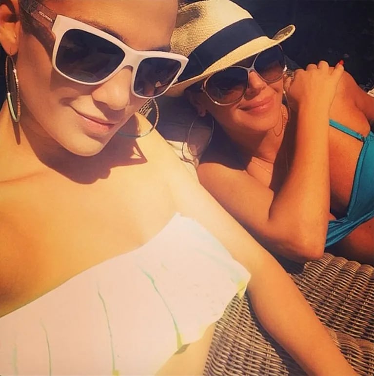 Jennifer Lopez revolucionó las redes sociales al subir fotos en bikini luciendo su espectacular figura. (Foto: Instagram JLo)