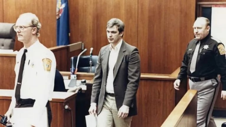 Cómo murió Jeffrey Dahmer: los últimos días en prisión del monstruo de la serie de Netflix