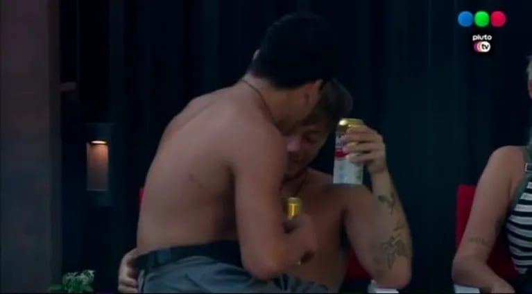 Gran Hermano 2022: Nacho y Thiago se besaron enfrente de La Tora