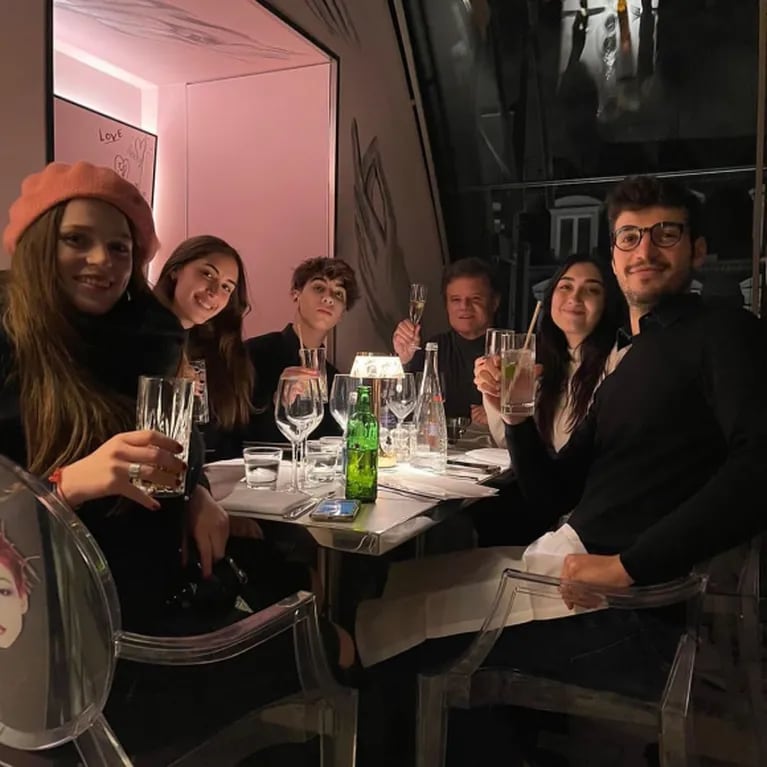 Quique Sacco fue a cenar con los hijos de Débora Pérez Volpin y María Eugenia Vidal