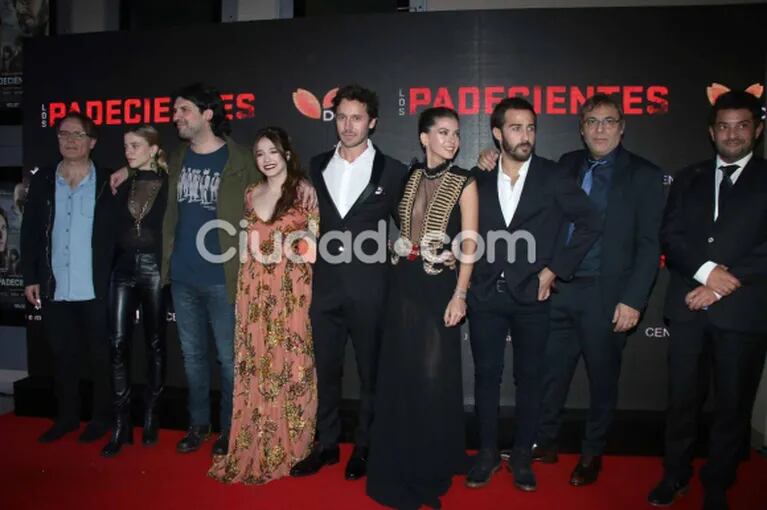 Show de famosos en el estreno de Los Padecientes: súper looks y parejitas en el cine