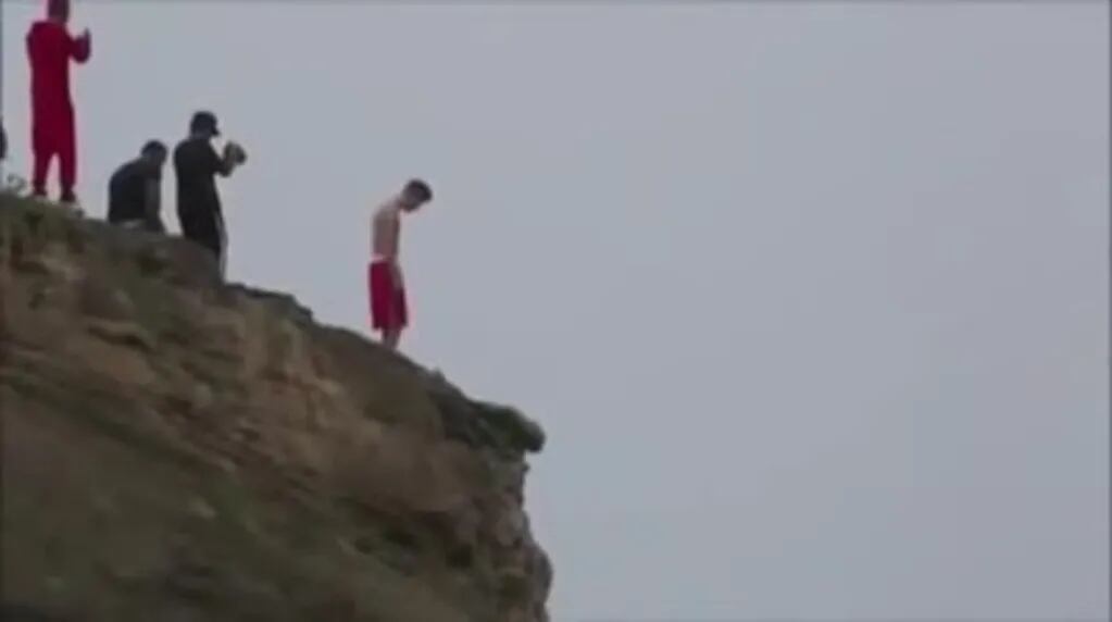 Justin Bieber se tiró al mar desde un acantilado en Hawaii