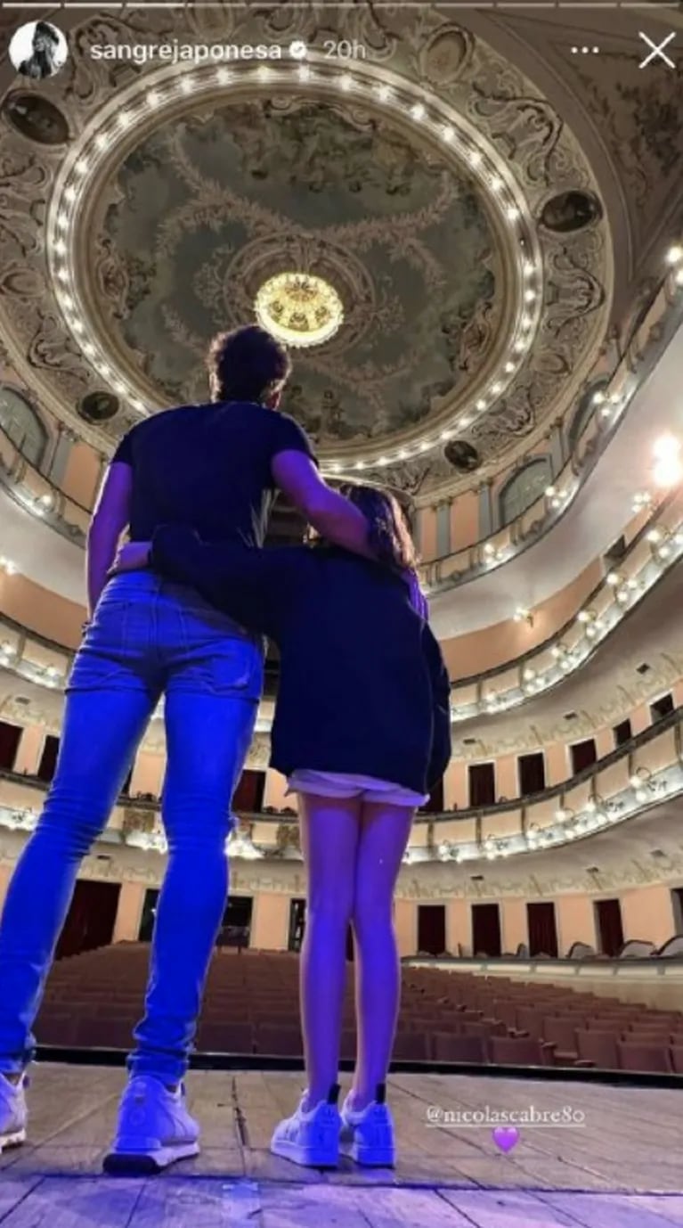 China Suárez le dedicó un dulce posteo a Nicolás Cabré desde Miami: subió una foto del actor con su hija en el teatro