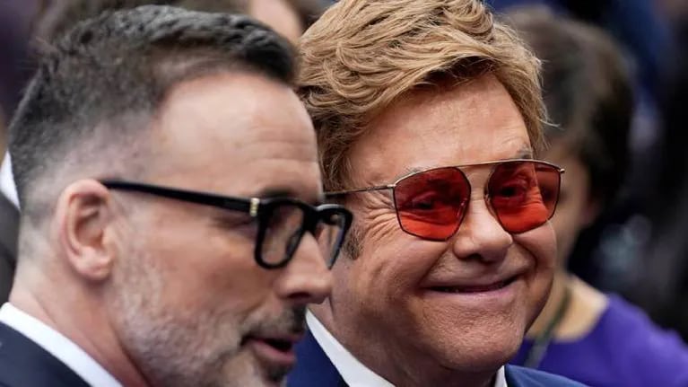 Elton John y su esposo aparecieron en la proyección de la serie musical Pose
