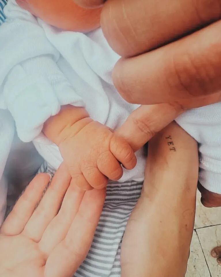 Nació Apolo, el hijo de Mau Montaner y Sara Escobar: las primeras fotos del recién nacido