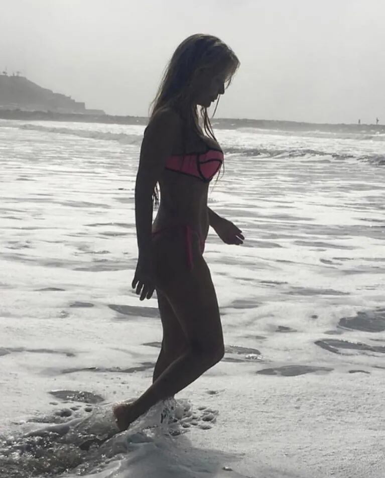 Graciela Alfano deslumbró con su figura en bikini desde Mar del Plata, a los 67 años