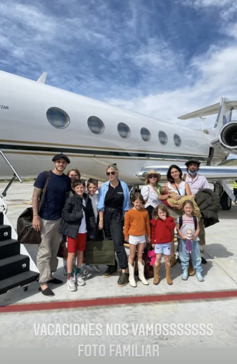 Las fotos de Wanda y Zaira Nara viajando al sur en familia, ¡en un espectacular avión privado!: "Vacaciones, nos vamos"