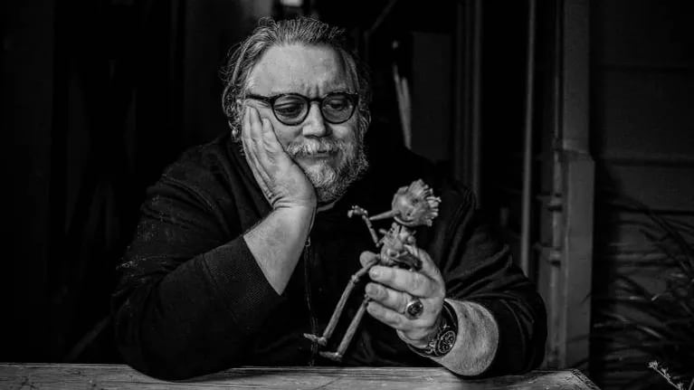 Guillermo del Toro vuelve a la pantalla grande con el estreno de El callejón de las almas perdidas