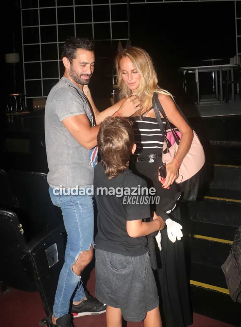 Tucu López alentó a Sabrina Rojas en el teatro junto a sus hijos con Luciano Castro: todas las fotos