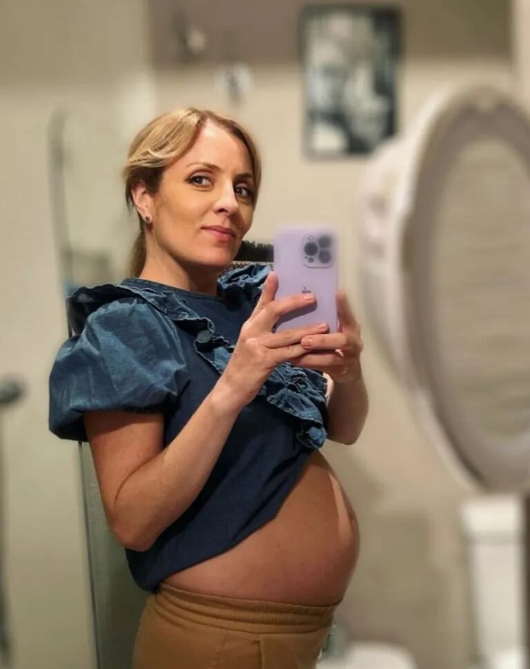 Cora Debarbieri mostró su pancita de 5 meses de embarazada: "Explota, explota mi corazón"