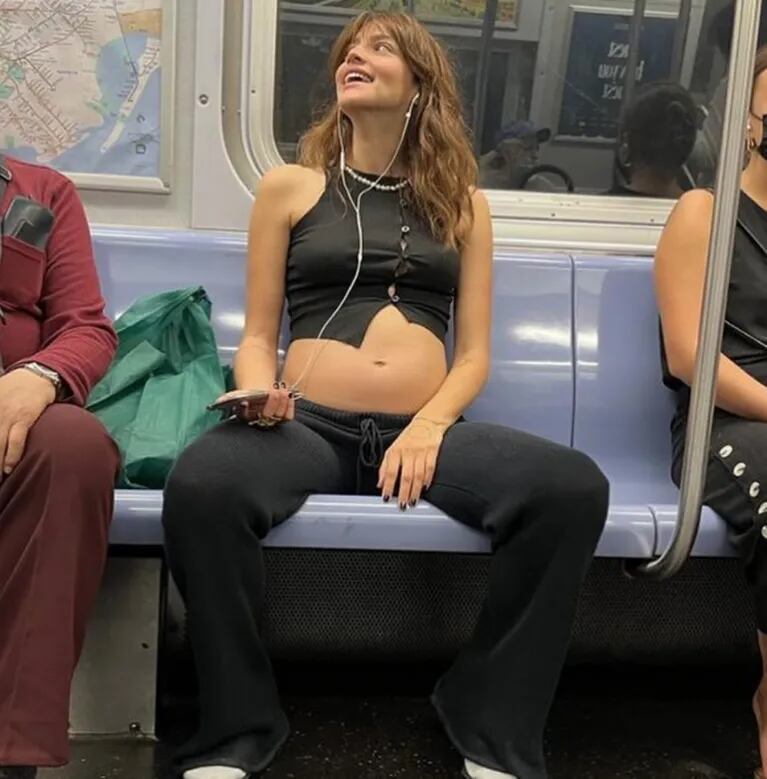 Calu Rivero mostró cómo creció su pancita de embarazada en el subte en Nueva York