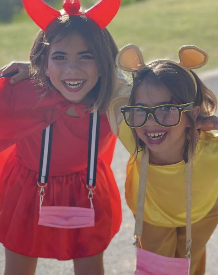 Cinthia Fernández posteó las fotos más "aterradoras" disfrazada con sus hijas por Halloween: "La pasamos bomba"