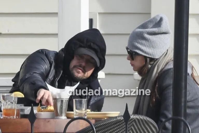 Leonardo DiCaprio y Camila Morrone, en una original salida prenavideña ¡comiendo hamburguesas! en Aspen