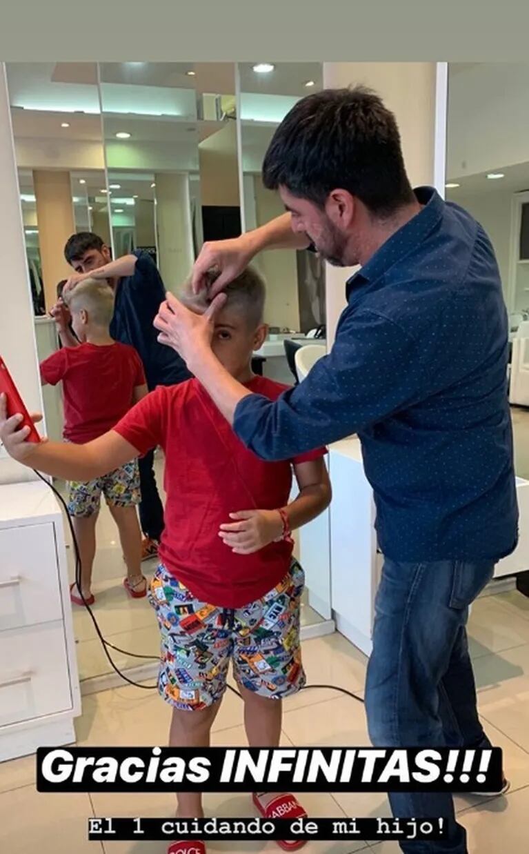 El hijo de Gianinna Maradona y el Kun Agüero se tiñó el pelo de gris como su papá: el back del cambio de look