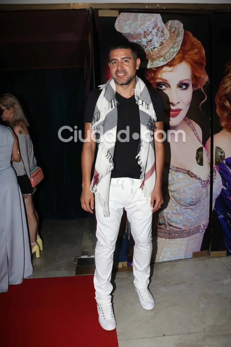 Juan Román Riquelme, invitado estrella en el estreno de Stravaganza, sin reglas para el amor